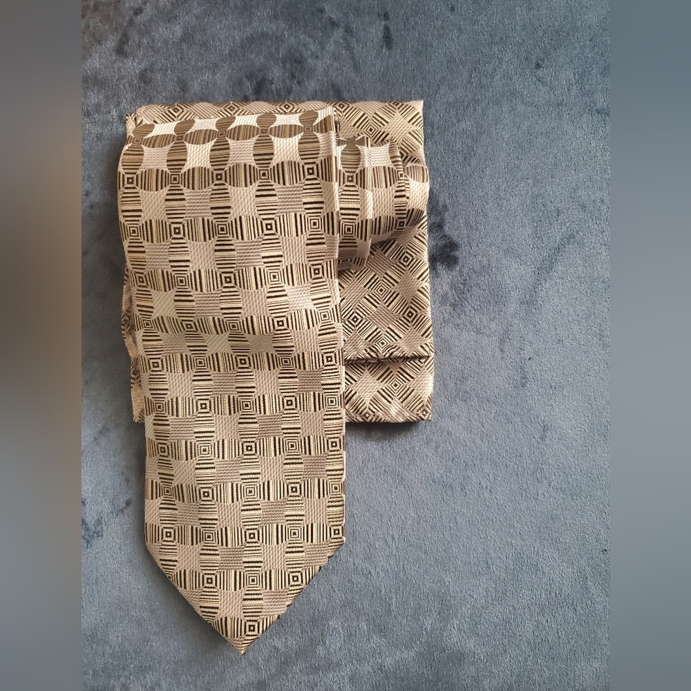 Alexander Julian Geometric Gold Tie